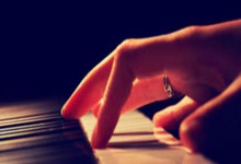 国台办批绿营政客操弄小学唱校歌